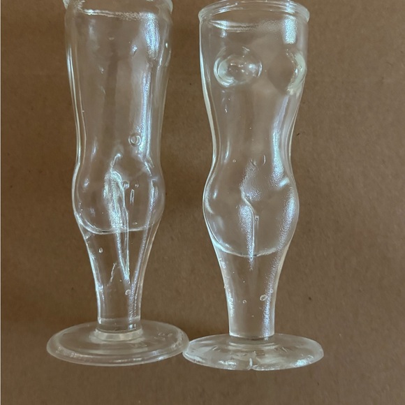 Vintage Nude Body Shot clear pressed Glasses
Female/2 Male - Picture 1 of 5